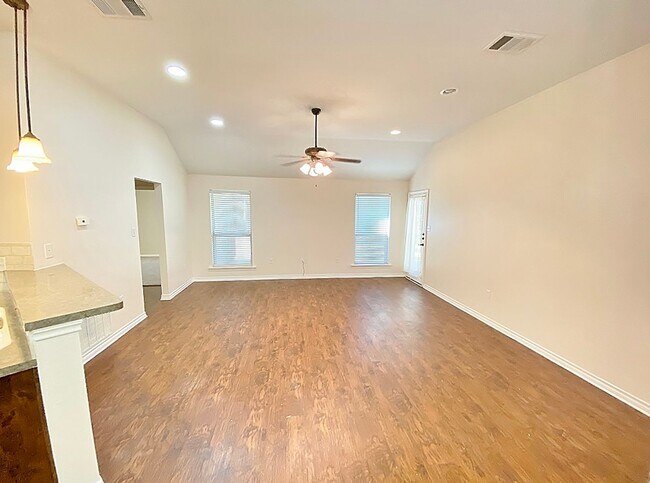 Foto del edificio - Beautiful 3/2/2 in Lewisville For Rent!