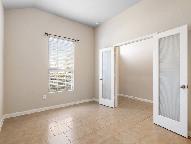 Foto del edificio - Charming Home Awaits: Spacious & Modern Li...