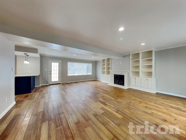 Foto del edificio - 7035 Montroff Cir