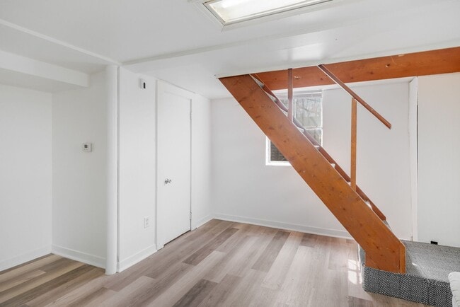 Building Photo - 1 Bed, 1 Bath Duplex in Urbana - AVAILABLE...