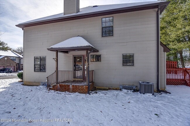 Building Photo - 328 Oak Knoll Dr