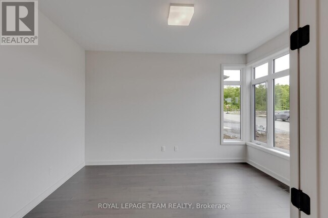 Building Photo - 405 Point Grey Ter