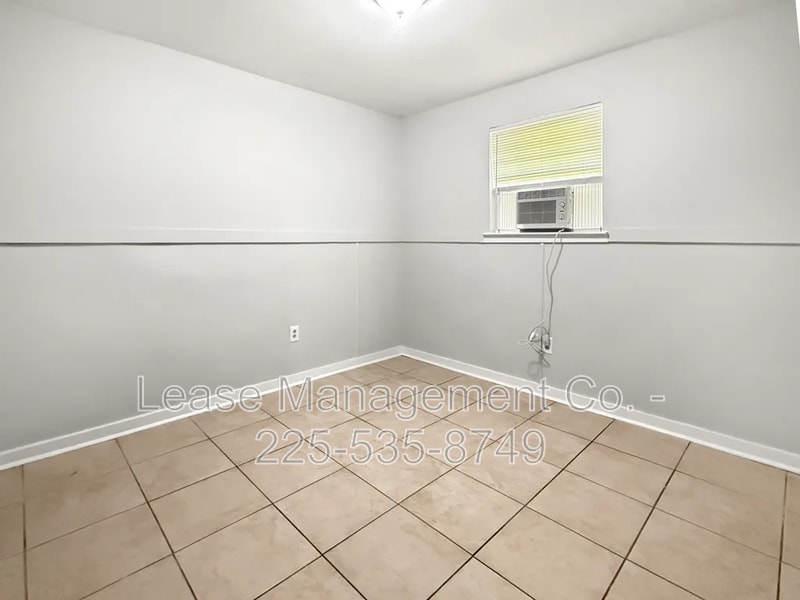 Building Photo - 524 Starrett Rd