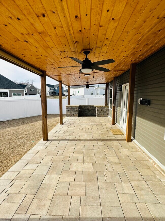 Outdoor patio - 416 Zeffer Ct