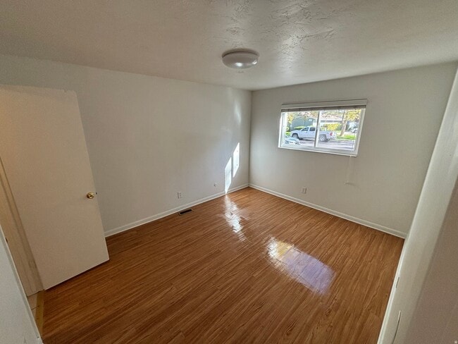 Building Photo - 1461 W 400 S