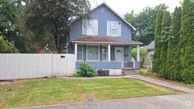 Building Photo - 2314 Maple St