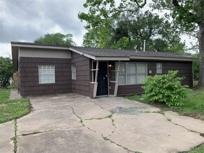 Building Photo - 14002 Rosecrest Dr