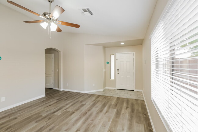 Foto del edificio - 21138 N 92nd Ln