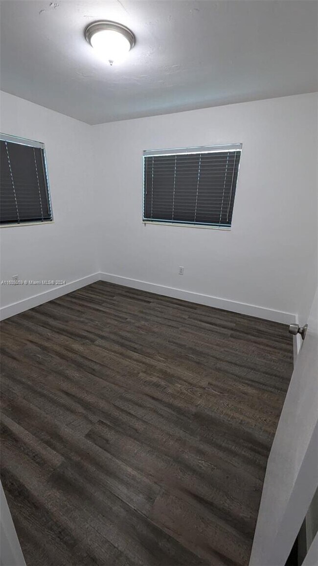 Foto del edificio - 815 NW 200th Ter