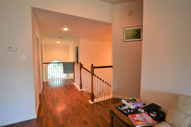 Foto del edificio - 12110 Laurel Ct
