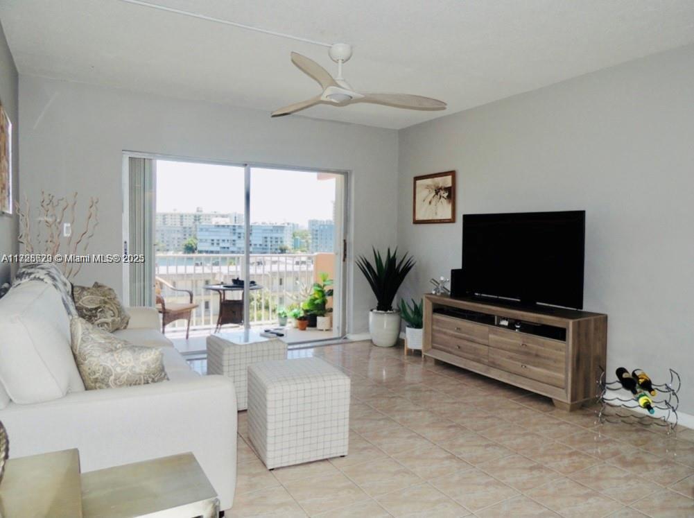 Foto principal - 2200 E Hallandale Beach Blvd