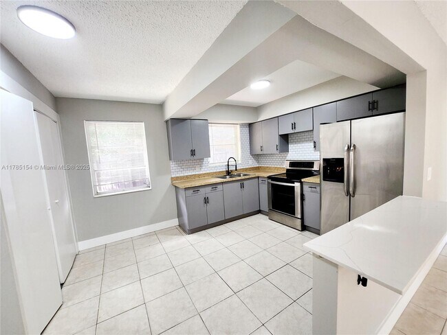 Foto del edificio - 100 NW 40th St