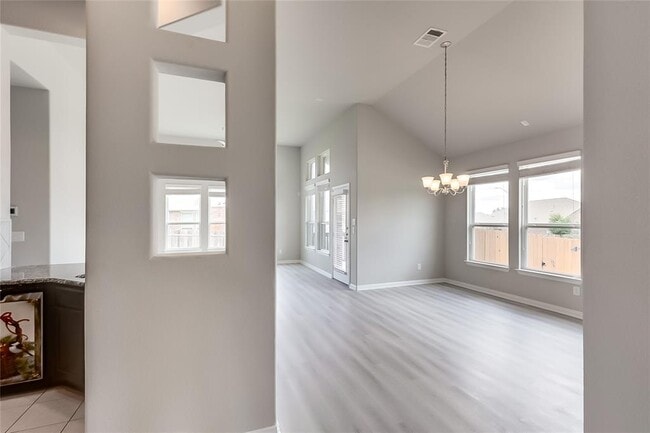 Building Photo - 505 Palmilla St