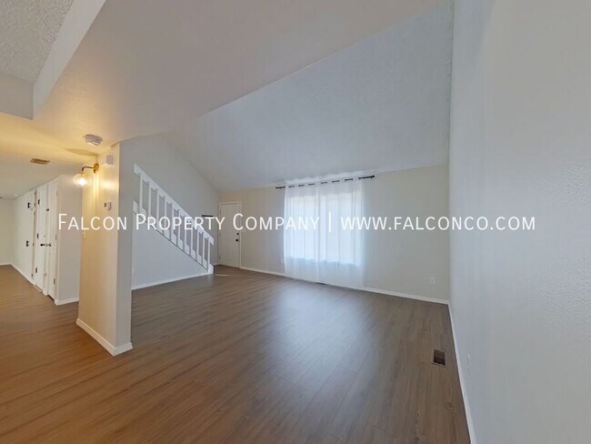 Building Photo - 8010 Essington Dr