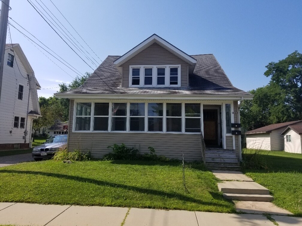 508 Phillips Blvd Unit 2, Sauk City, WI 53583 Apartments in Sauk City