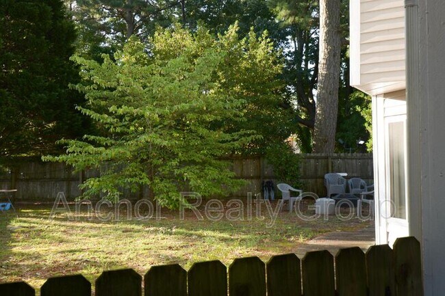 Foto del edificio - 331 Sunflower Ct