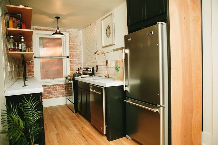 Primary Photo - 220 E Laurel St