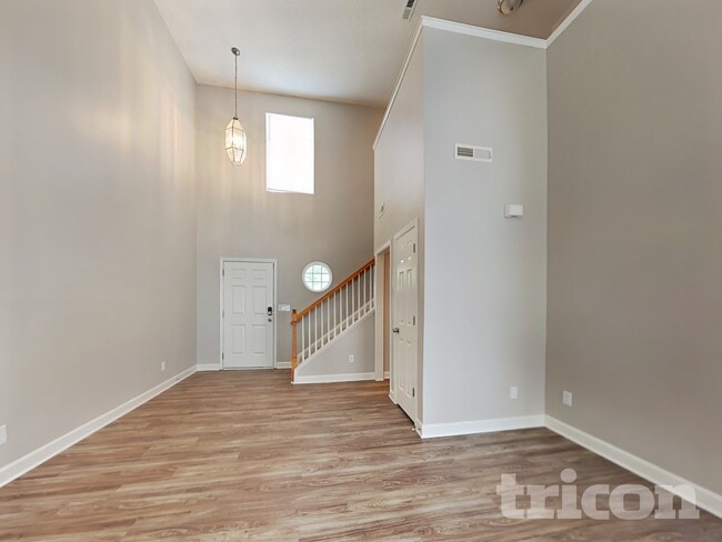 Foto del edificio - 9245 Simonton Dr