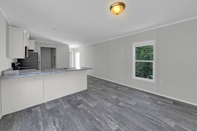Foto del edificio - Newer Luxury 3 BR 2 BA  Mobile Home  South...