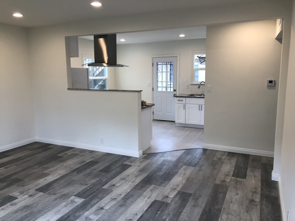 Foto principal - 1033 W Glenoaks Blvd