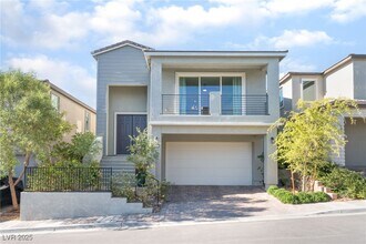 Building Photo - 10765 Mulholland Ave