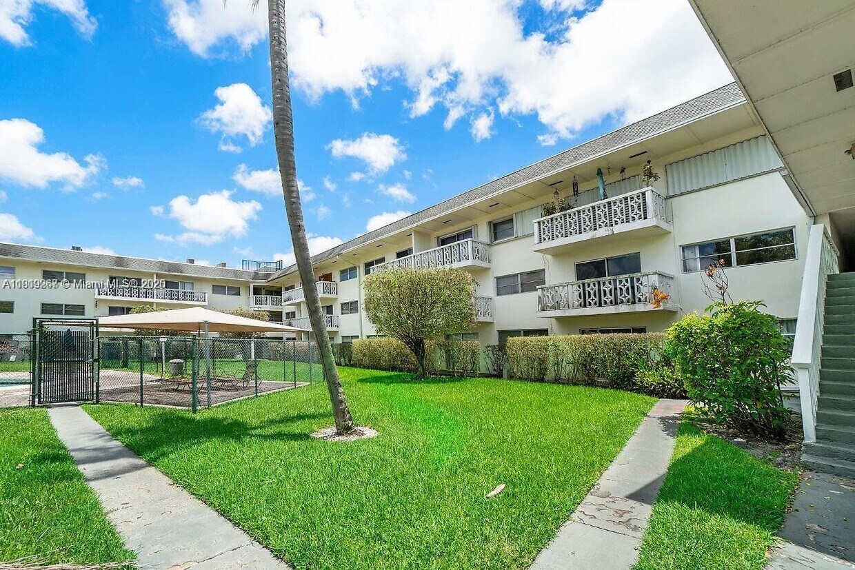 Foto principal - 4200 NW 3rd Ct