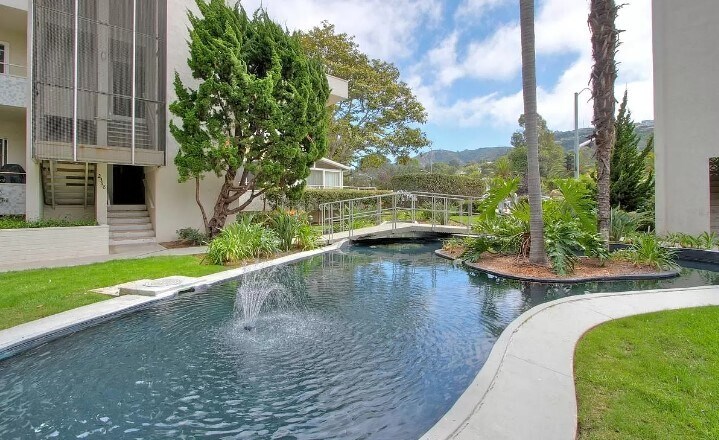 Primary Photo - 2352 Torrey Pines Rd