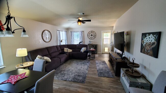 Family Room / Kitchen nook - 446 Paddington Dr