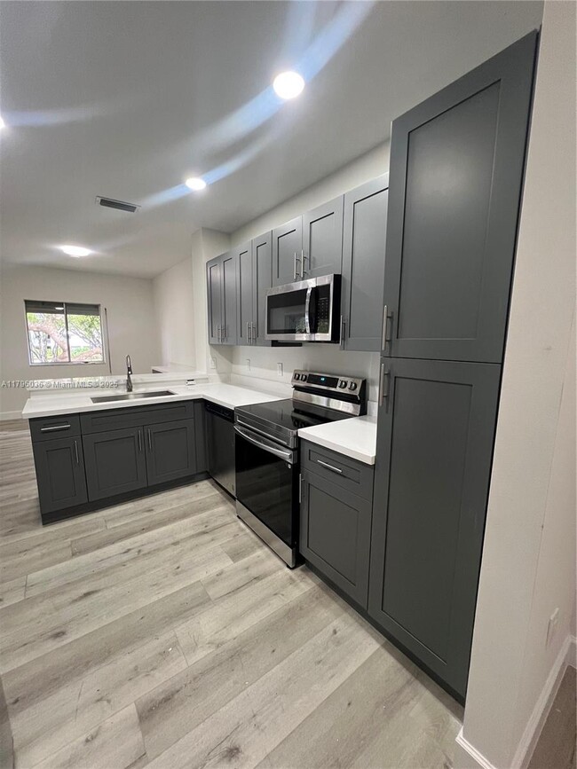 Foto del edificio - 16364 Malibu Dr