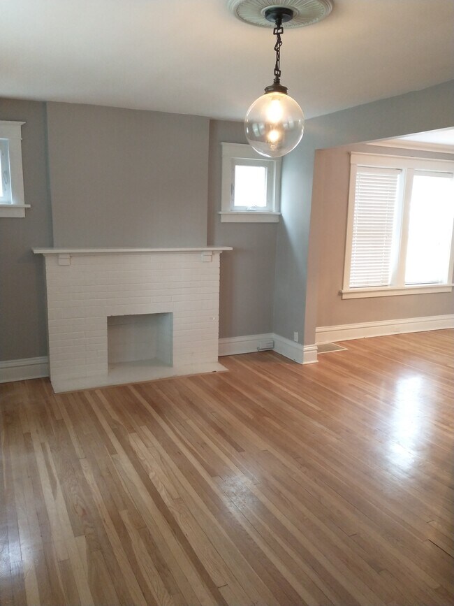 Living Room - 1430 Woodland Dr