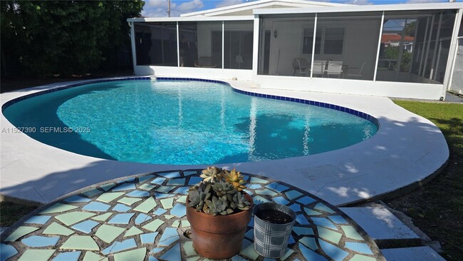 Foto del edificio - 6550 SW 26th St