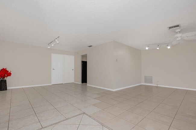 Building Photo - 2831 NW 51st Ter