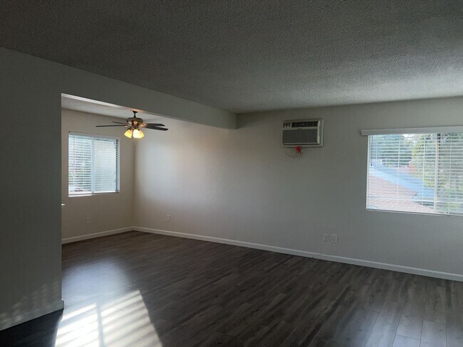 Building Photo - 122