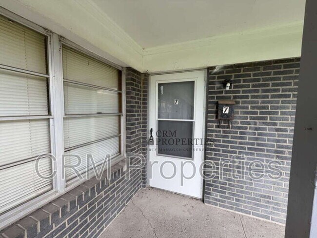 Foto del edificio - 6114 Hillside Ave
