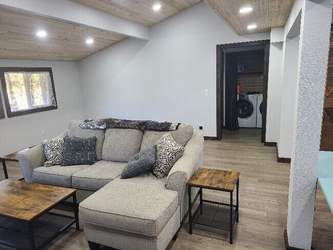 Foto del edificio - 1856 Canyonville-Riddle Rd