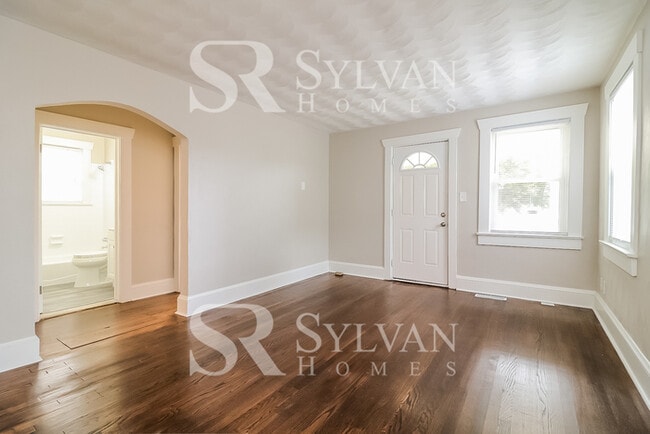 Building Photo - Enjoy living the good life in this 3 bedroom, 1 bathroom home