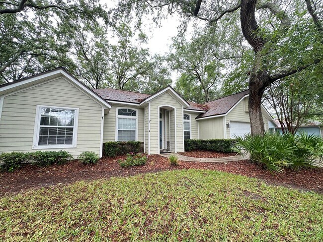 Building Photo - 5 minutes to the beach!  Remodeled Home!