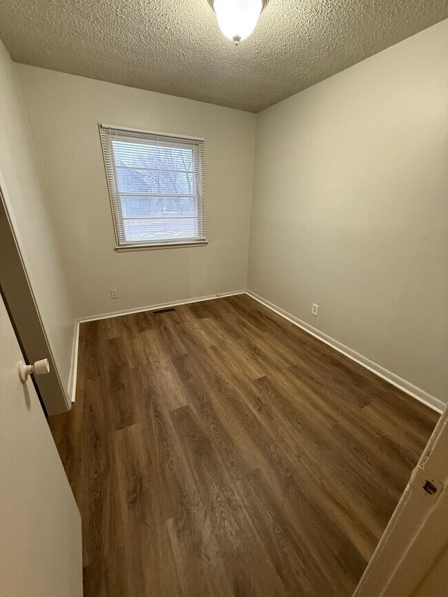 Building Photo - 3 Bedroom House on Large Corner Lot