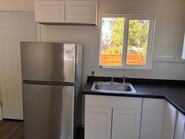 Building Photo - R144