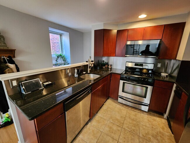 Foto del edificio - Beautiful, bright. modern, quiet, gated mu...