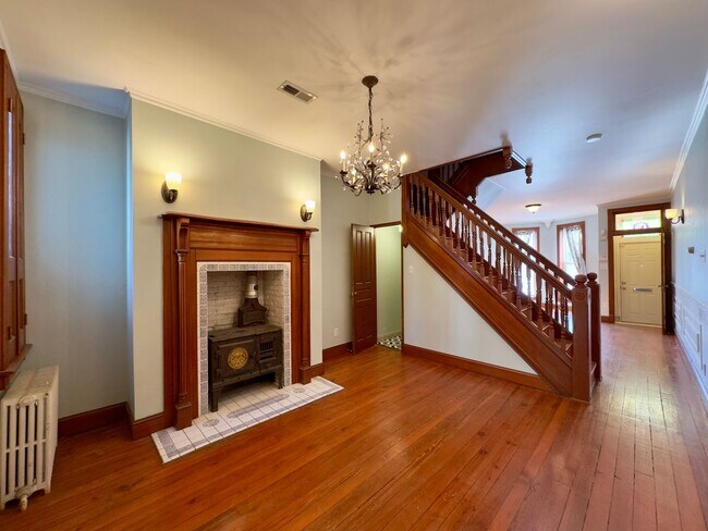 Building Photo - 2 Bedroom / 2 Bathroom Townhome with Classic Interior in Riverside, MD!