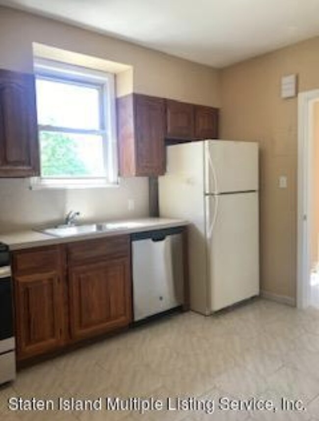 Foto del edificio - 251 Garretson Ave