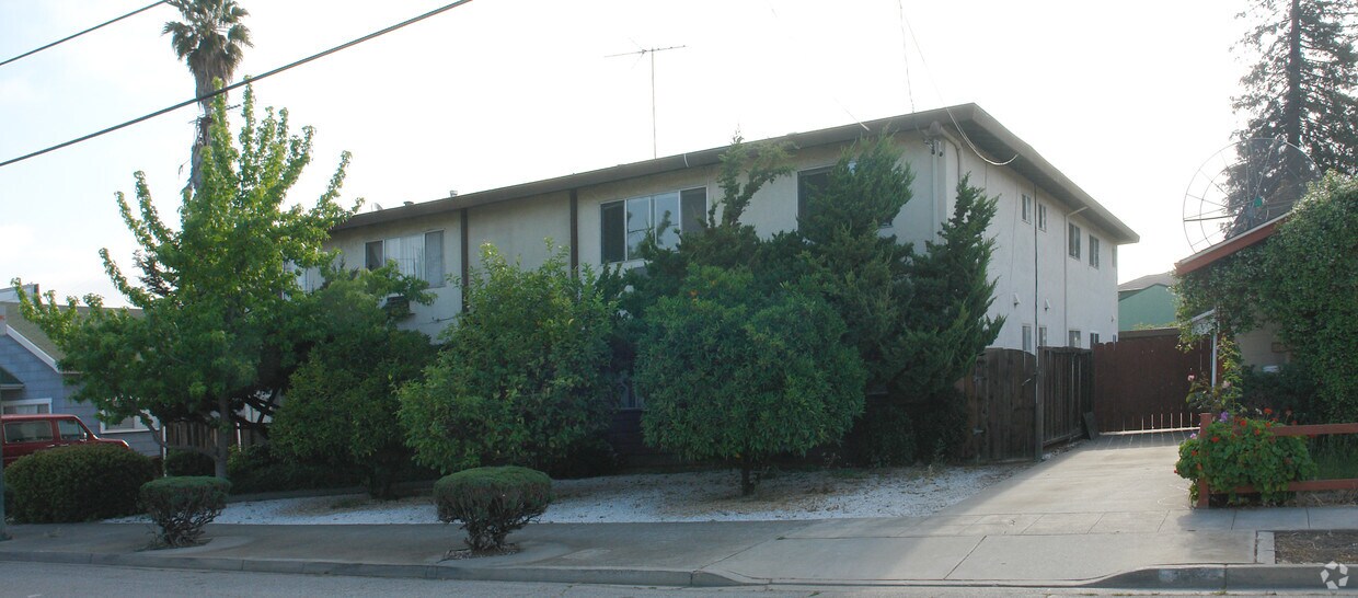 Building Photo - 346 Clifton Ave