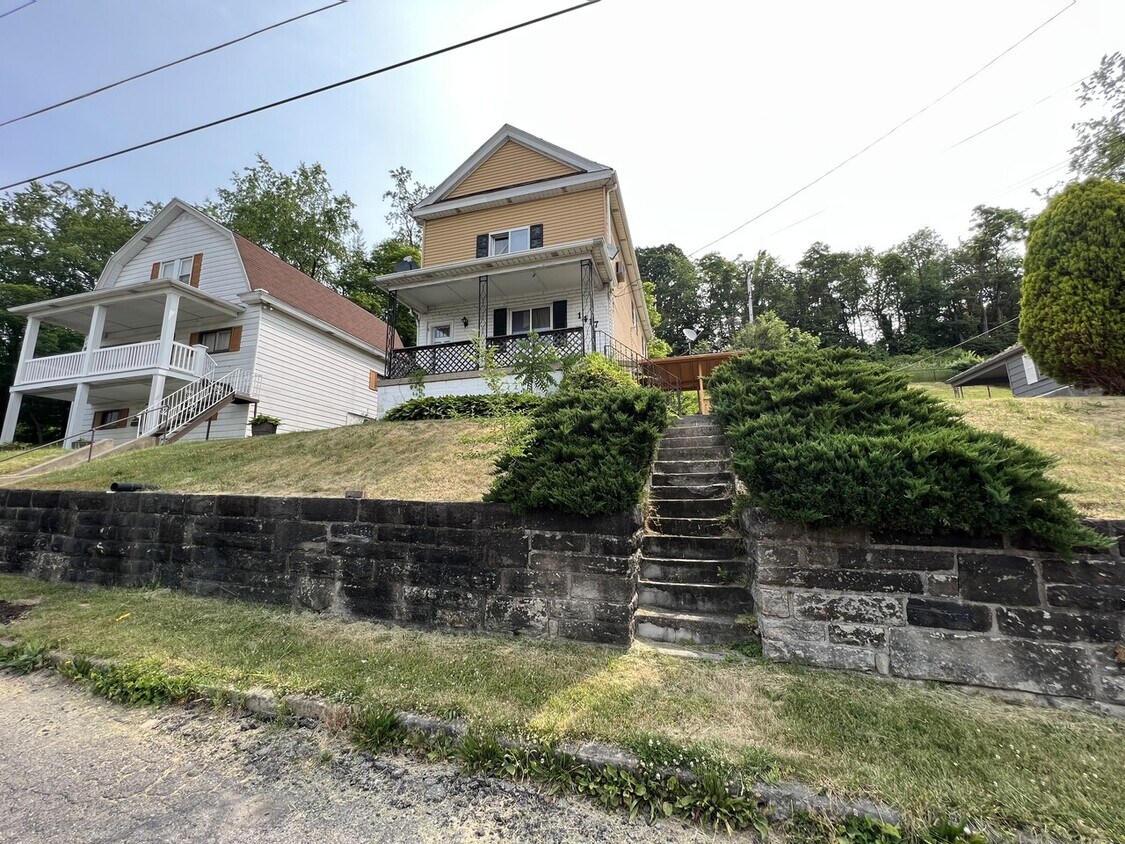 1417 4th Ave, Conway, PA 15027 House Rental in Conway, PA