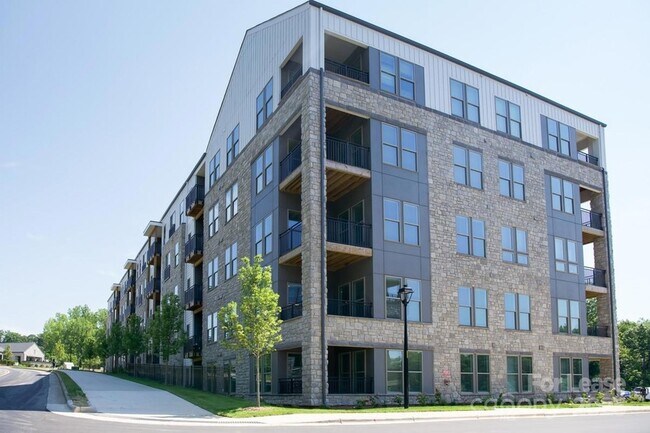 Building Photo - 9132 Senator Royall Dr