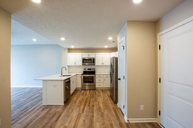 Foto del edificio - 2 Bedroom / 2.5 Bath Town Home Recently Built with Garage and Washer/Dryer!