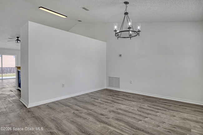 Foto del edificio - 1561 Sandusky St SE