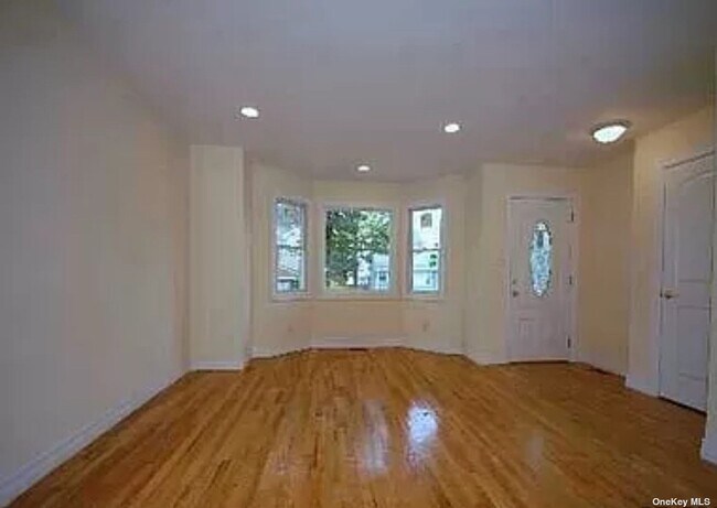 Building Photo - 40 Mohegan Ave
