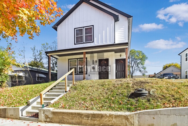 Photo - 2809 E Riverside Dr House