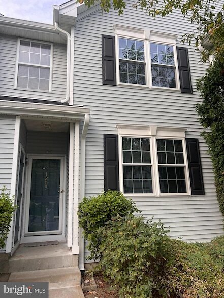 Building Photo - 1209 Blossom Cir
